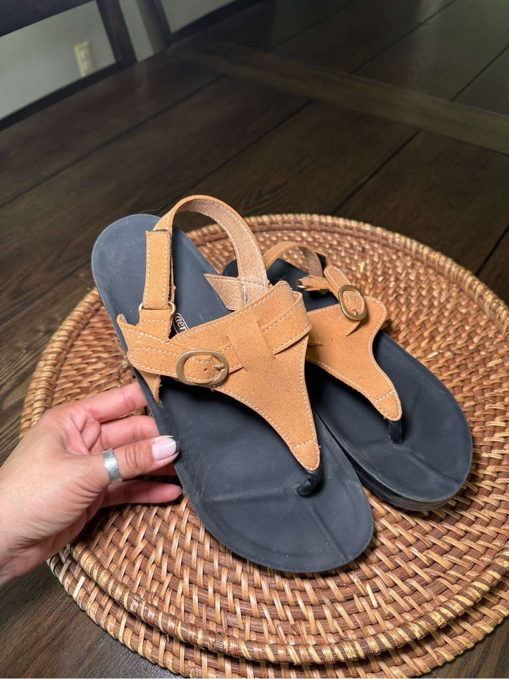 Aerothotic Ridge Ankle Strap Sandals Womens 38 or 7.5